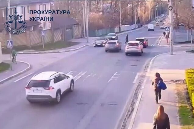 В Ирпене водитель сбил на переходе 13-летнюю девочку: ребенок в тяжелом состоянии. Видео