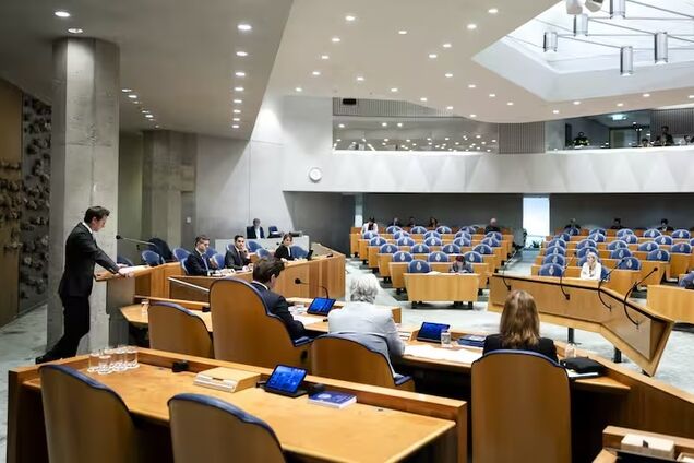 В Нидерландах забастовка госслужащих сорвала работу парламента: что происходит