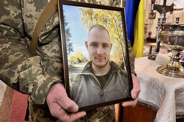 Йому назавжди буде 22: у Полтаві попрощалися із захисником, який загинув на Донеччині. Фото