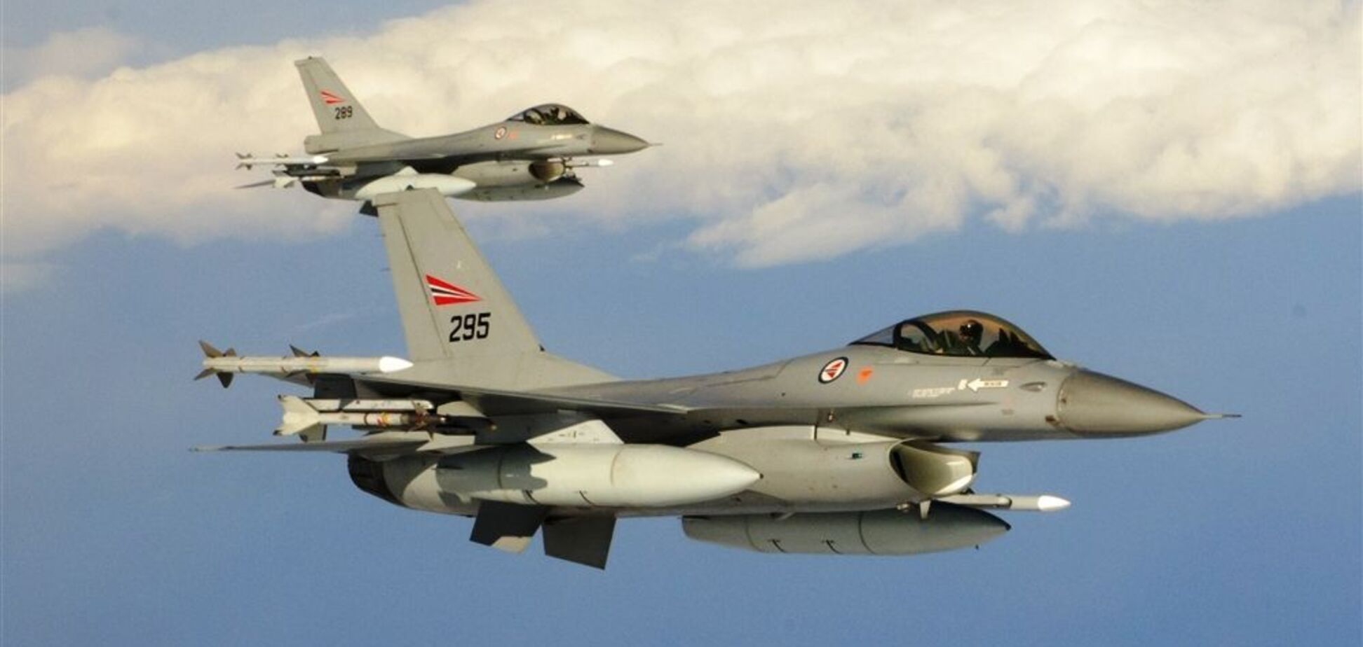Норвегія нарешті передала Україні шість літаків F-16: прем'єр Стере пояснив причину затримки