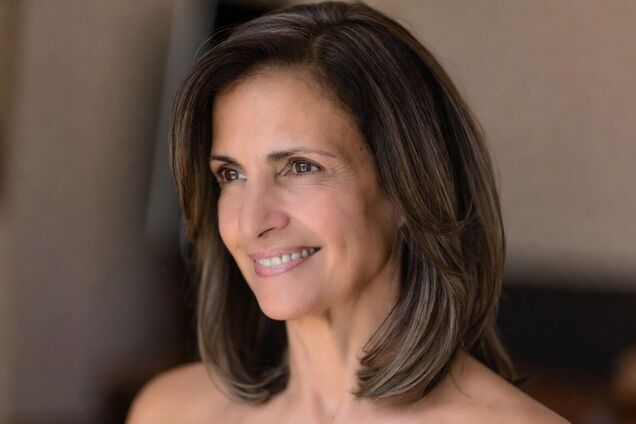 Зі 'щурячого' хвостика до густої шевелюри: розкрито пʼять хитрощів для жінок 50+, які страждають від втрати волосся