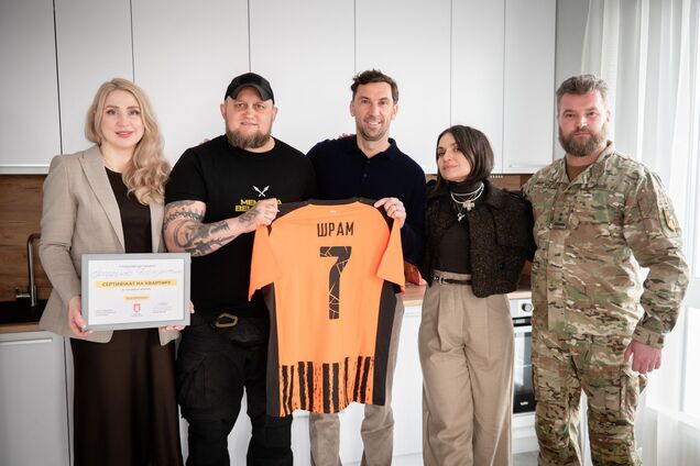 Защитник 'Азовстали' Константин Марченко получил новую квартиру от Рината Ахметова