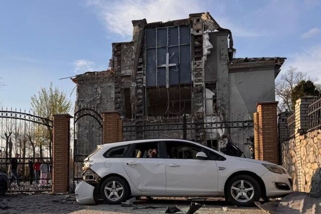 Росія вдарила КАБами по житловому району Запоріжжя: загинула людина, є поранені. Фото