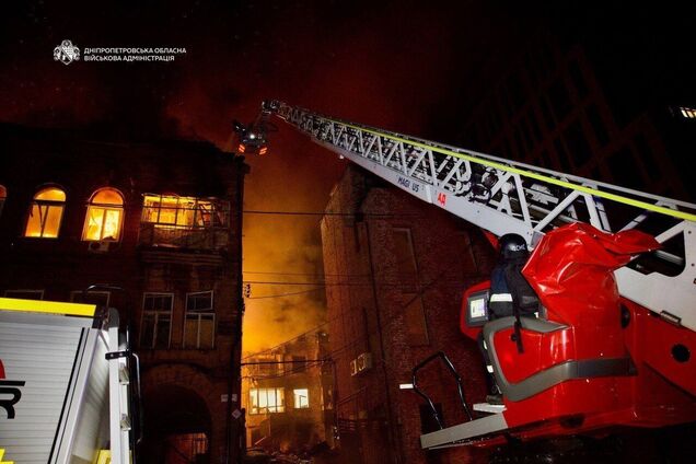 У Дніпрі у щільну міську забудову  влучило дві ракети: мешканець міста розповів про російську атаку. Відео