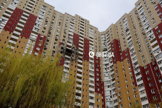 Діра у стіні та знищені квартири: у Києві 'Шахед' влучив у багатоповерхівку. Фото та відео