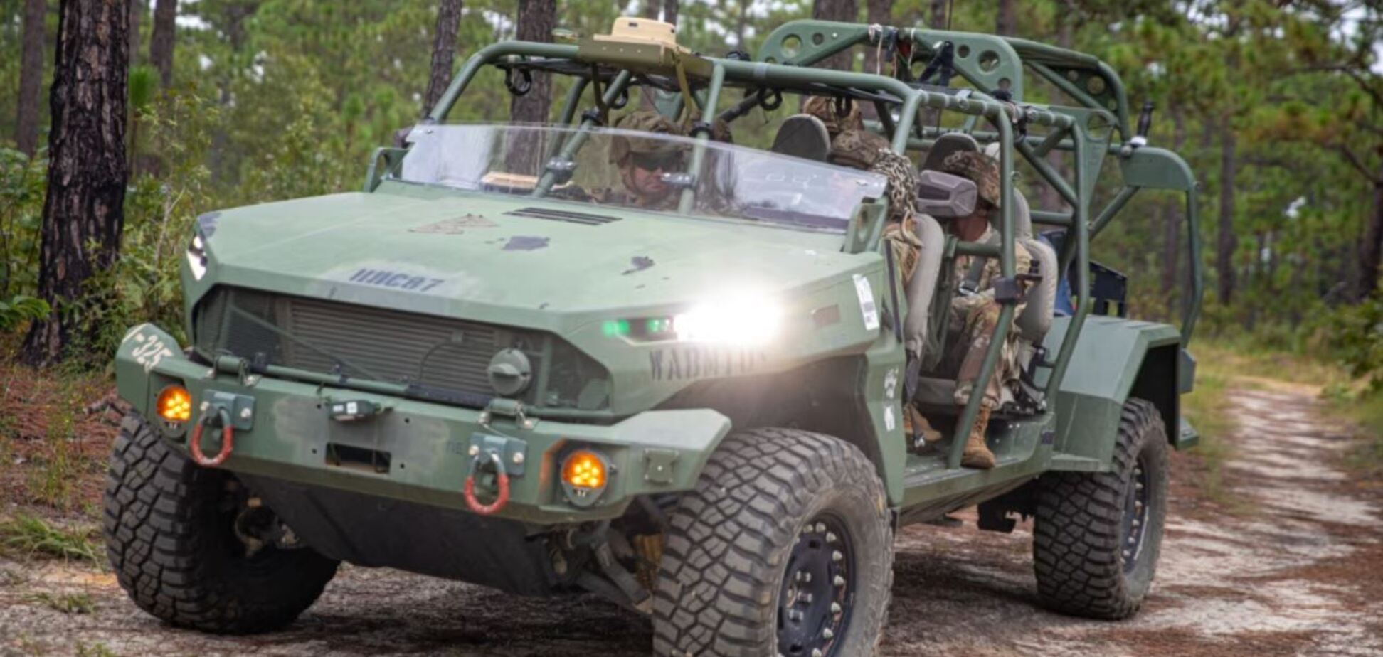 Пентагон веде перемовини з автовиробниками щодо виробництва зброї – WSJ