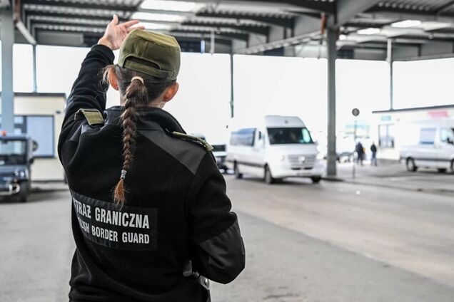 Українка намагалась провезти до Польщі радіоактивну 100-доларову купюру: як вона це пояснила