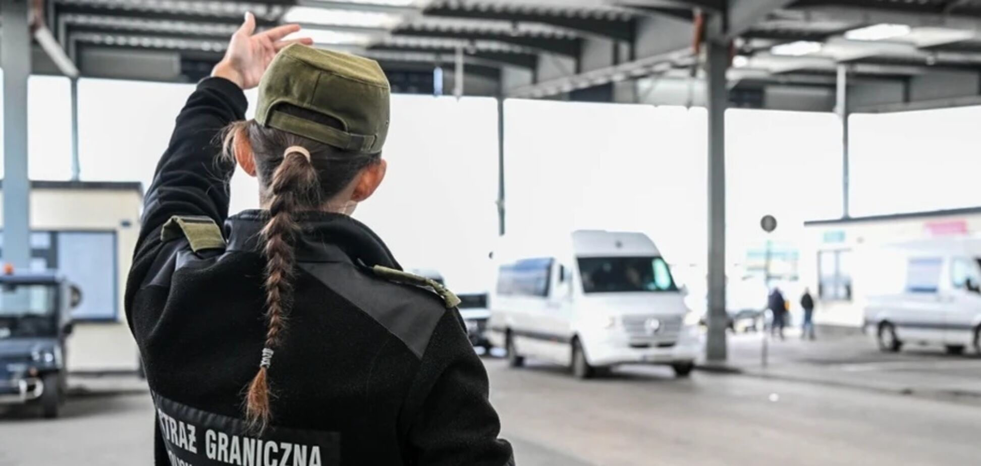 Украинка пыталась провезти в Польшу радиоактивную 100-долларовую купюру: как она это объяснила