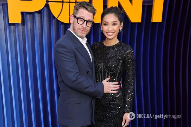 Кевин из 'Один дома' вышел на красную дорожку с женой и умилил нежными ласками. Редкие фото