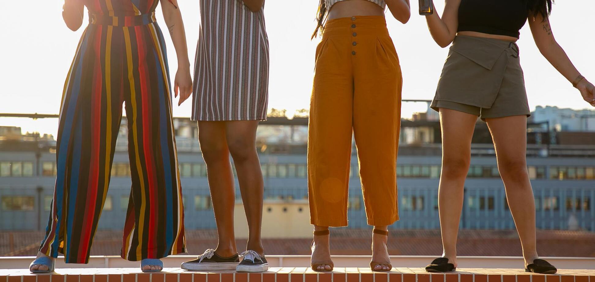 Додають французького шику: названі штани, які модні цієї весни