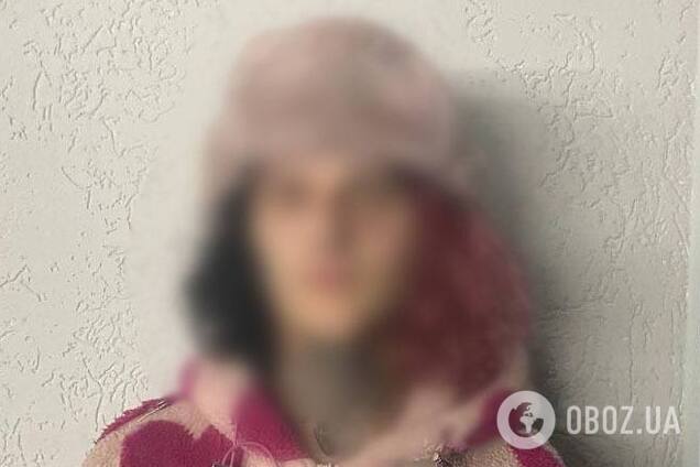 У Києві чоловік намалював графіті в салоні трамвая, а потім рятувався втечею: історія отримала продовження. Фото