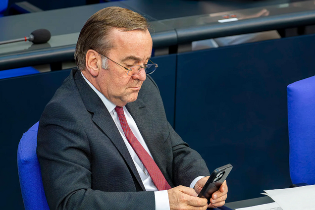 Бундесвер обмежив використання приватних телефонів для співробітників через загрозу шпигунства з боку Росії та Китаю – Spiegel