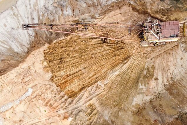 Окупанти взялися за одне з найбільших у світі родовищ марганцю в Україні: що відомо