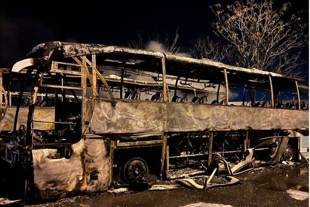 РФ атакувала порт на Одещині: пошкоджено склади і вантажівки, спалахнула пожежа. Відео