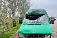 Ворог вдарив по рейсовому мікроавтобусу на Нікопольщині: серед поранених - дитина. Фото