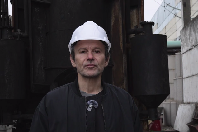 Вакарчук на зруйнованій ТЕС ДТЕК закликав світ допомогти відновленню української енергетики. Відео