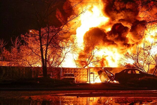 В порту Ейска прогремели взрывы: россияне пожаловались на пожар. Видео