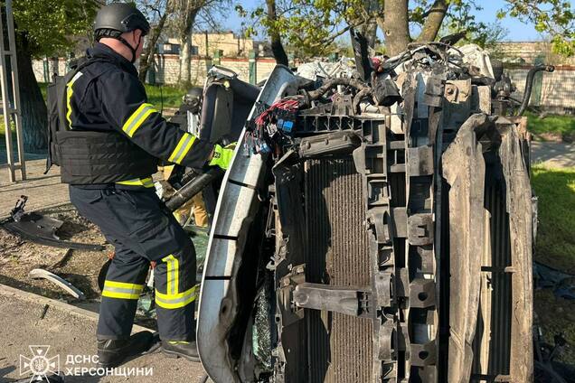 В Херсоне вражеский дрон попал в гражданский автомобиль: есть погибший