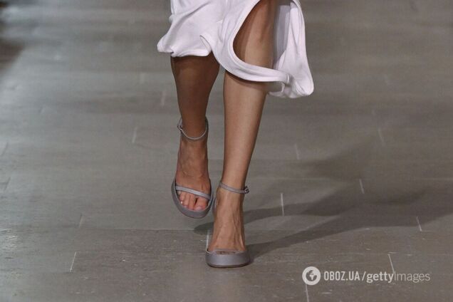 Революція в світі взуття: дизайнери зробили модними туфлі із напіввідкритим мисом