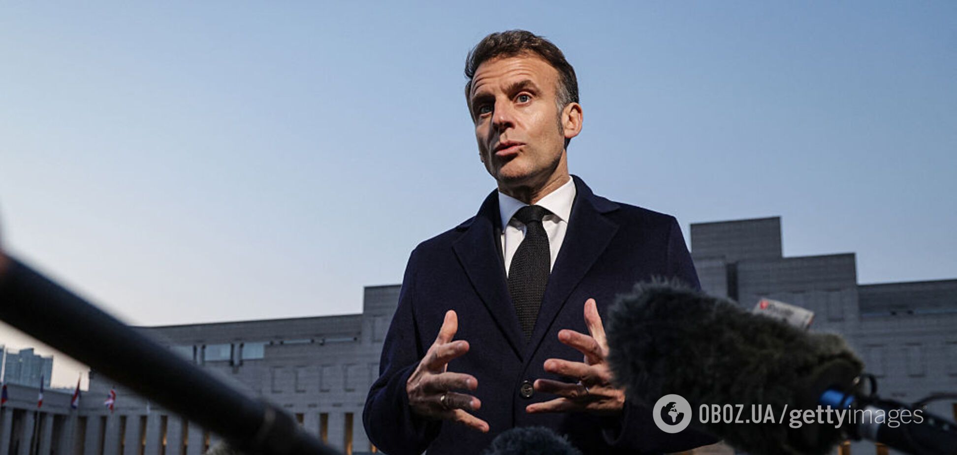 'Не заслуживает ответа': Макрон прокомментировал упреки Трампа относительно отношений с женой и войны в Иране. Видео