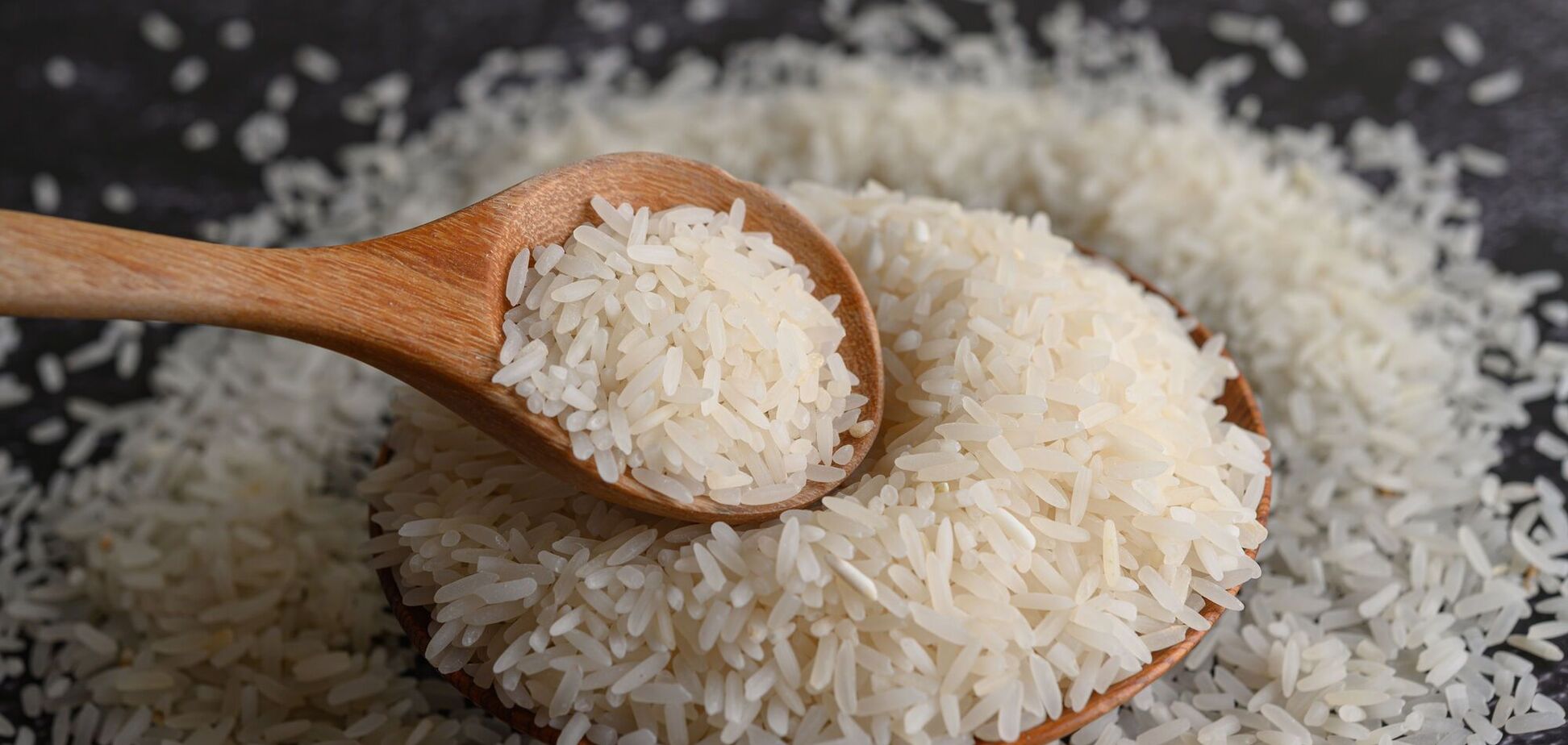 Більше не варіть рис у воді: ця проста заміна зробить страву ресторанною