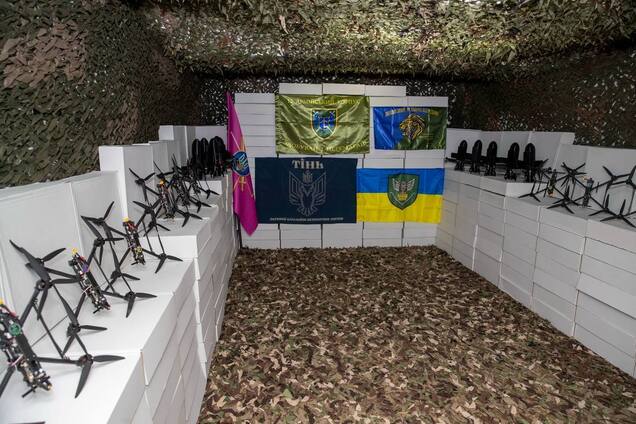 Киев передал еще 3 тысячи БпЛА защитникам Украины. Фото