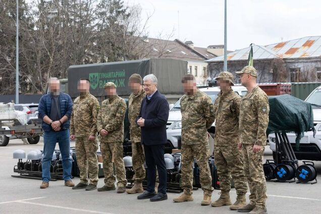 Будут защищать украинское небо: Порошенко передал военным еще три комплекса 'Ай-Петри'