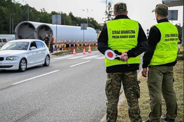 В Польше задержали двух граждан Украины: незаконно перевозили через границу 12 россиян