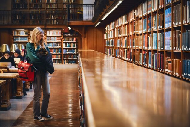 'Я не вылезала из библиотек, имею красный диплом, но из вуза вышла тупой'. Филолог поделилась криком души из-за качества украинского образования