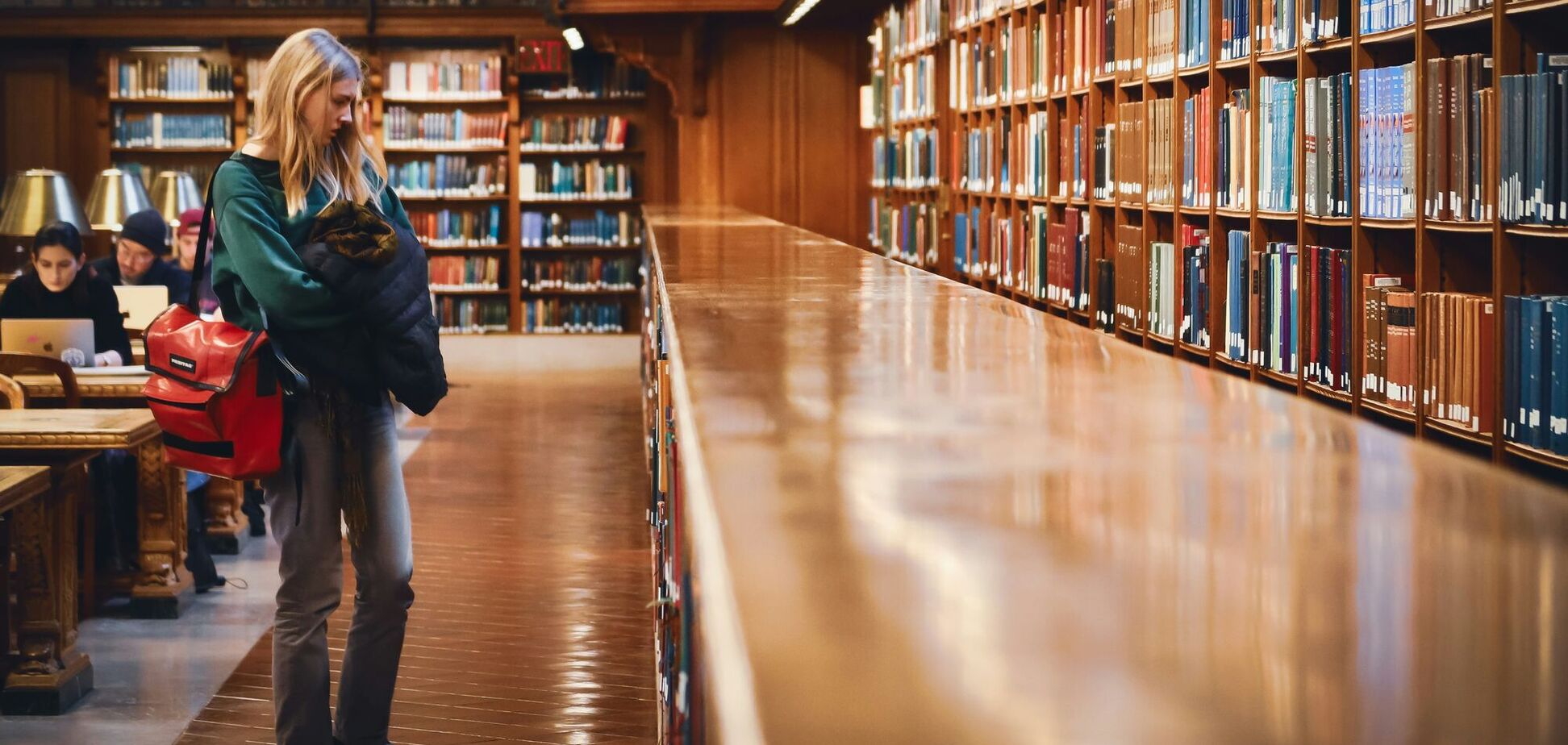 'Я не вилазила з бібліотек, маю червоний диплом, але з вишу вийшла тупою'. Філологиня поділилась криком душі через якість української освіти