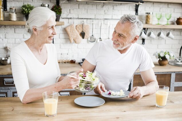 Чем лучше всего завтракать пожилым людям: ученые дали четкий ответ