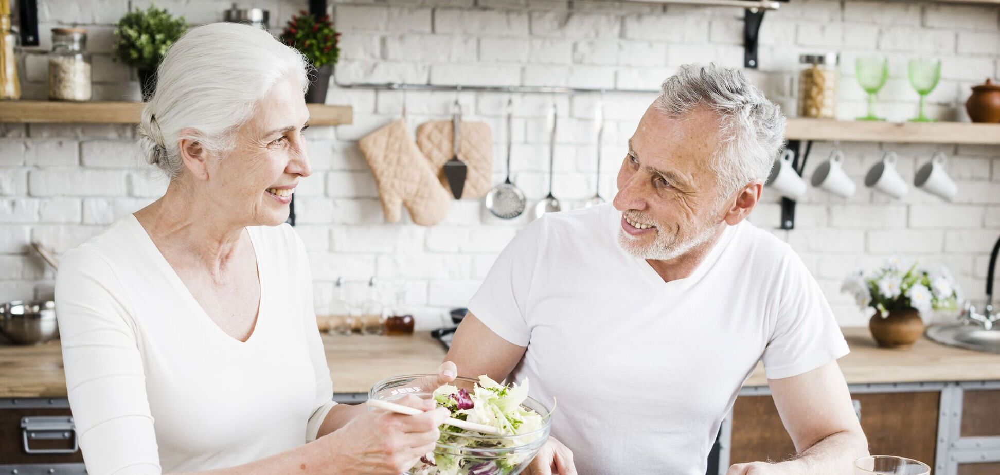 Чим найкраще снідати літнім людям: вчені дали чітку відповідь