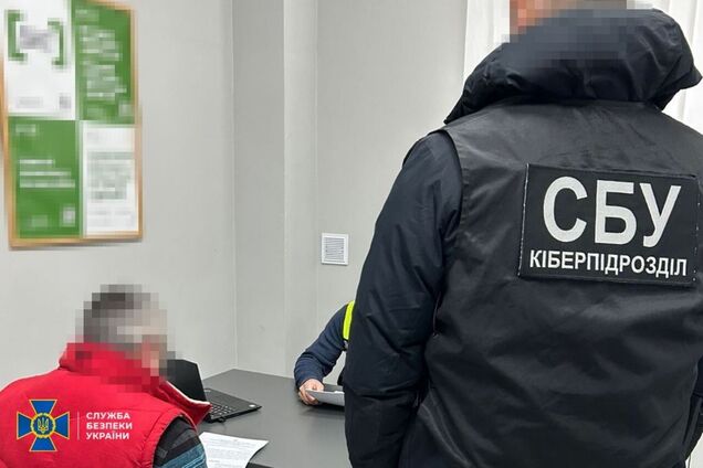 Задіяли десятки тисяч акаунтів: СБУ та Нацполіція ліквідували ботоферму, через яку Росія поширювала фейки про Україну. Фото