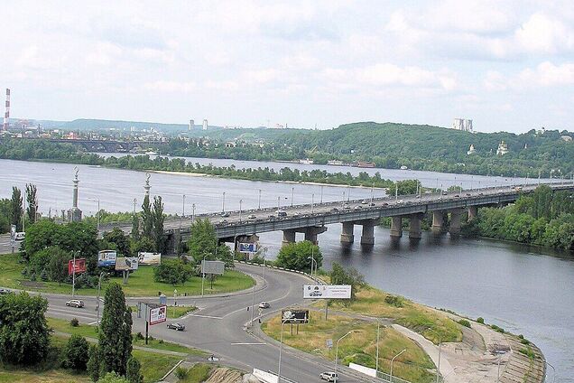 У мережі показали, який вигляд мав останній Наводницький міст Києва, який розібрали у 1953-му році. Архівне фото