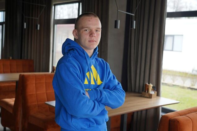 'Я вистрибнув у вікно, щоб відкрити двері': Кирил, який рятував людей у Сумах, розповів свою історію музею 'Голоси мирних' Фонду Ріната Ахметова