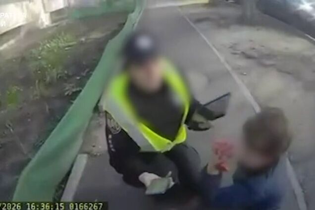 'Поранений хлопчик просив допомогти батькові': опубліковано відео з бодікамер поліцейських, які втекли з місця теракту в Києві