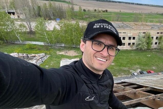 Зірка проєктів 'Кварталу 95' Ігор Ласточкін вийшов на звʼязок з фронту та вразив фанатів своїм танцем у формі. Відео