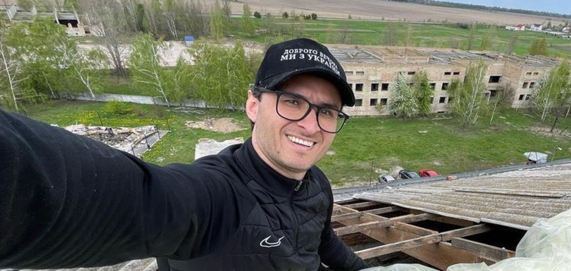 Звезда проектов 'Квартала 95' Игорь Ласточкин вышел на связь с фронта и поразил фанатов своим танцем в форме. Видео