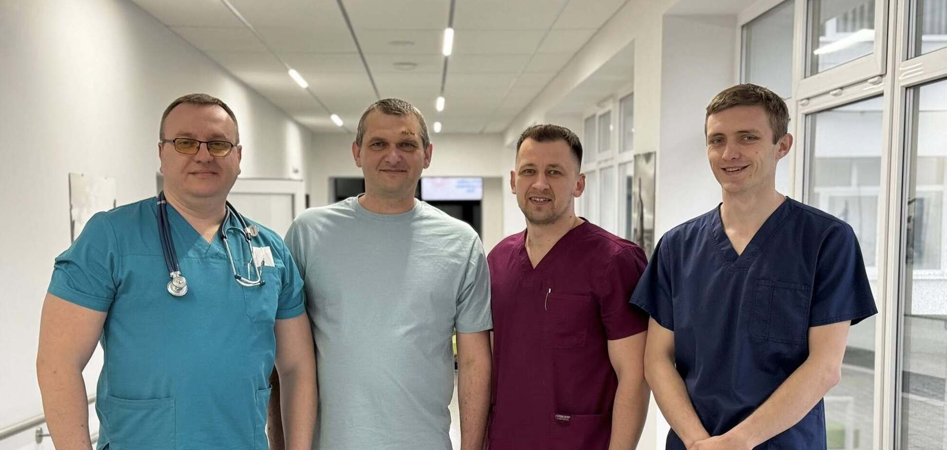 Во Львове спасли мужчину, у которого в легких застрял 10-сантиметровый кусок стекла после атаки РФ. Фото