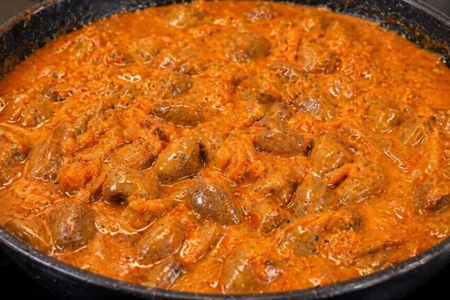 Вкусный гуляш из куриных сердечек к картофелю: как приготовить бюджетное блюдо