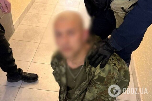 У Києві п’яний чоловік ходив по території ЖК з автоматом у руках. Подробиці, фото та відео