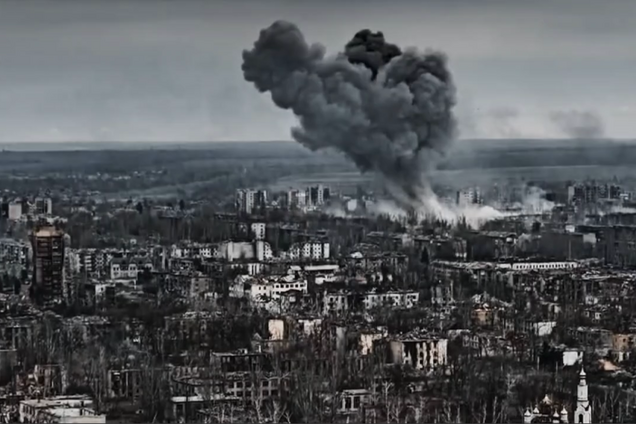 Над руїнами здіймається дим: моторошні кадри з Костянтинівки, яка стала 'містом-привидом' через удари РФ. Відео