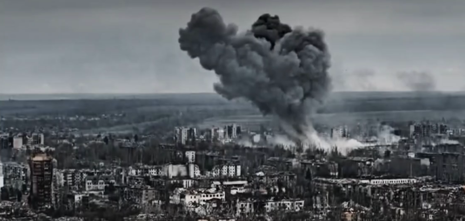 Над руїнами здіймається дим: моторошні кадри з Костянтинівки, яка стала 'містом-привидом' через удари РФ. Відео