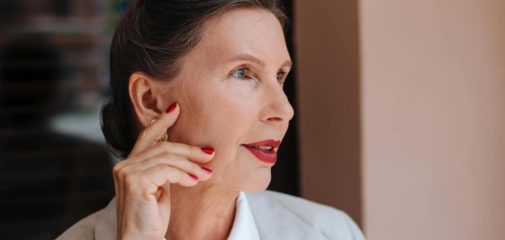 Какая помада мгновенно омолаживает: лучше всего подойдет женщинам за 50