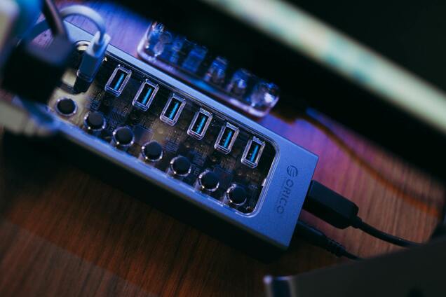 Чорний чи синій: який USB порт працює швидше