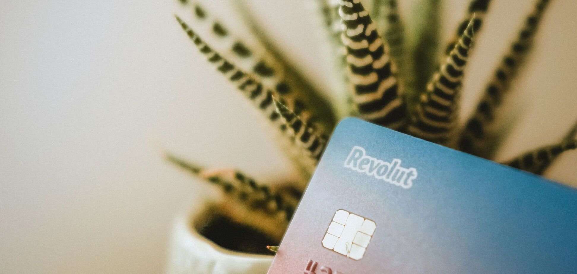 Ілюстрація - картка Revolut