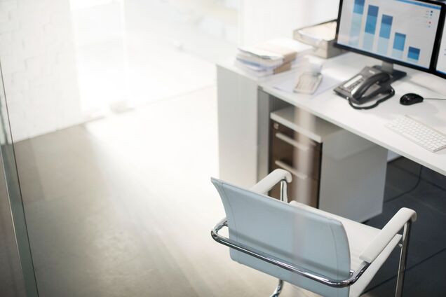 Ілюстрація - порожнє робоче місце в офісі