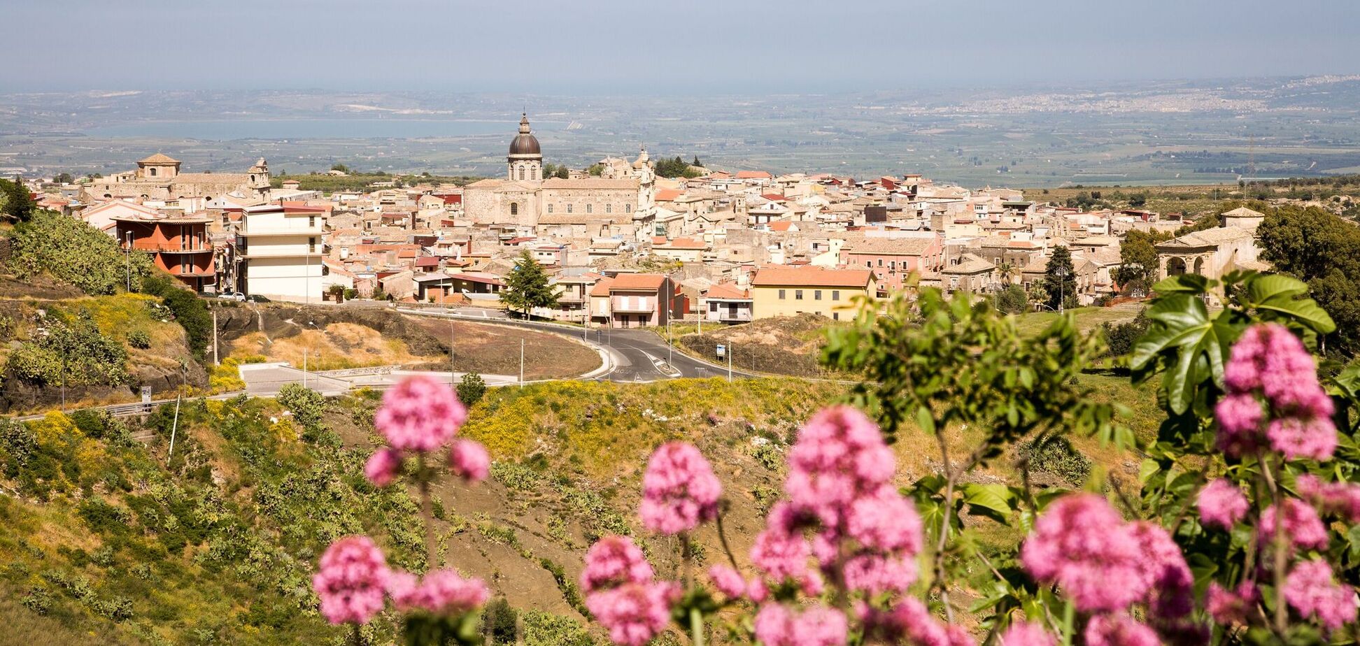 Неймовірна природа і мало людей: туристам порадили найкраще село Італії