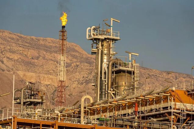 Фото Родовища у Південному Парсі.