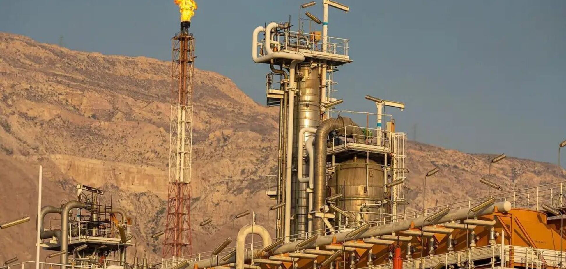 Фото Родовища у Південному Парсі.